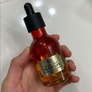 The Body Shop Oils of Life facial oil